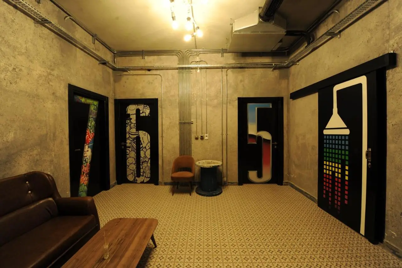 Role Street Hostel