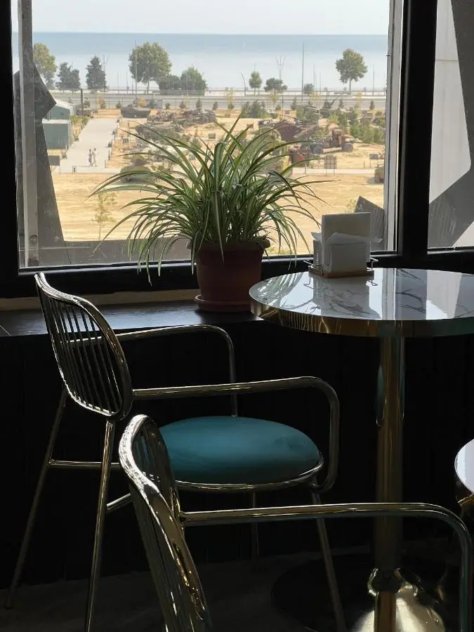 Alison Boulevard Hotel