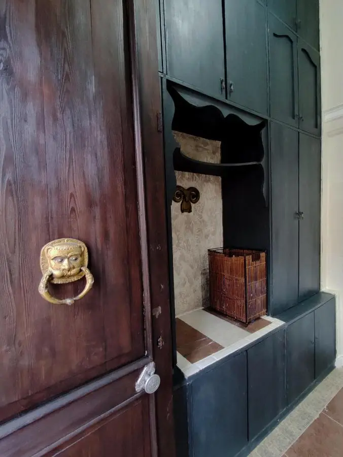 9 Doors