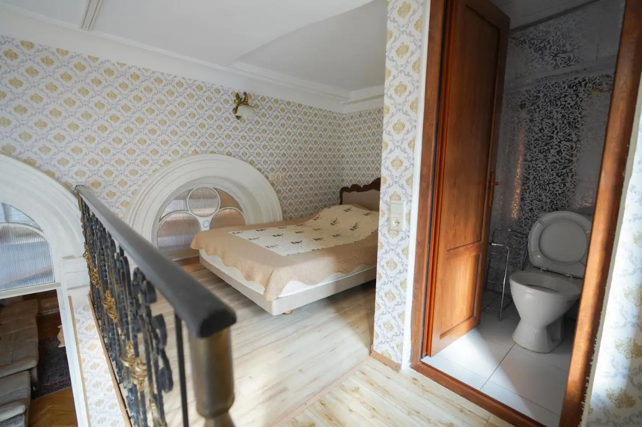 Leon Rooms
