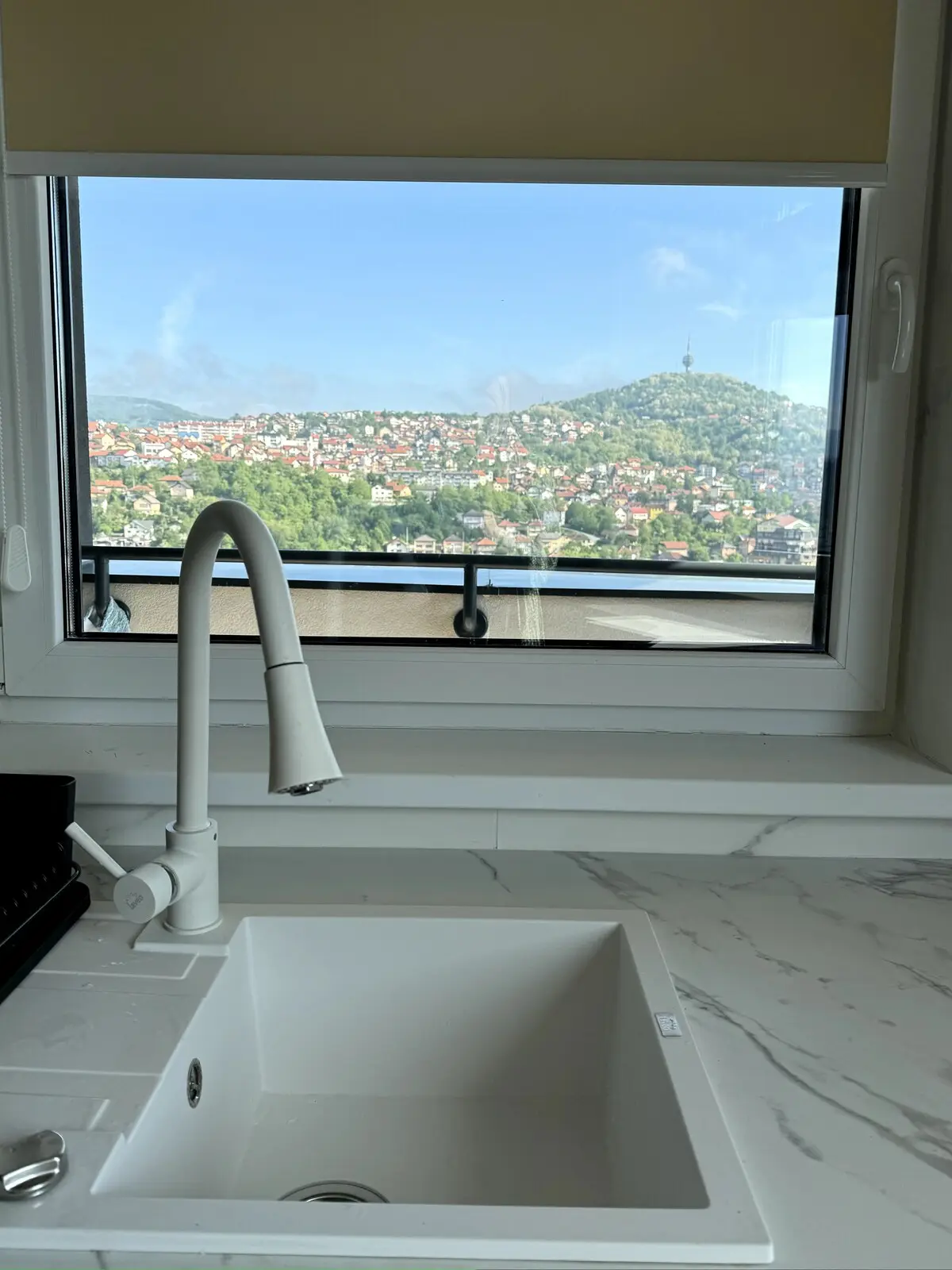 Spacious Apartment with Stunning Views & Many Beds