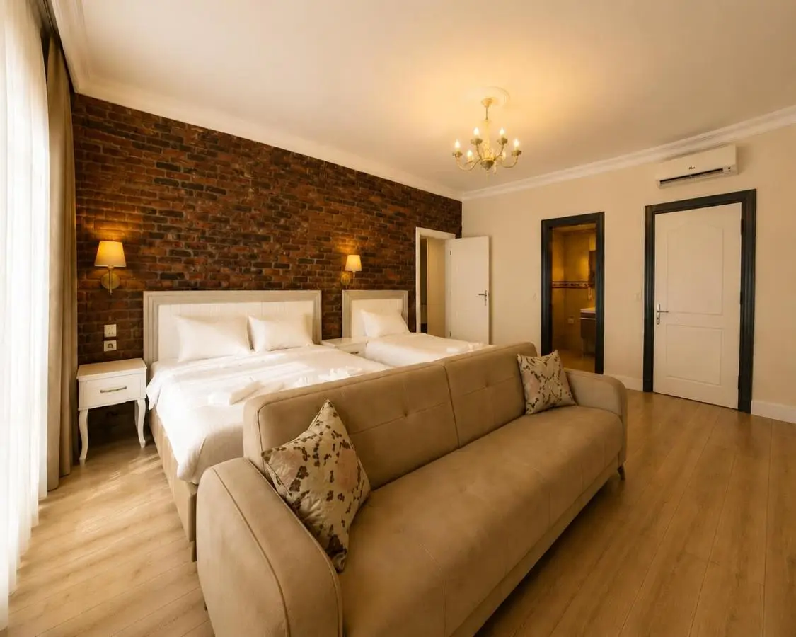 Royal Garden Suite and Hotel