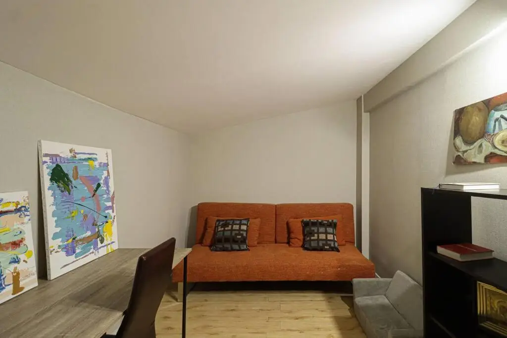 Cosy Central 2-BR Apartment-By Wehost