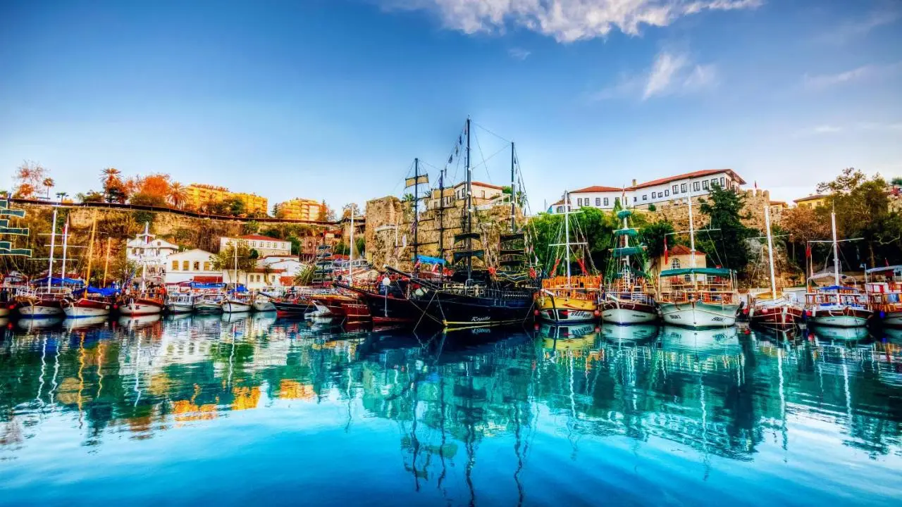 İn The Middle Hotel