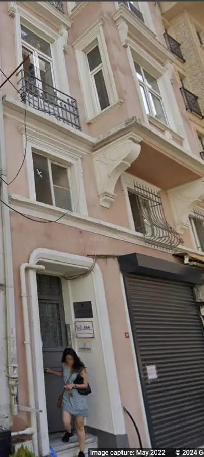 Beautiful 1 Br Apt. w/AC 400 meters Taksim Square