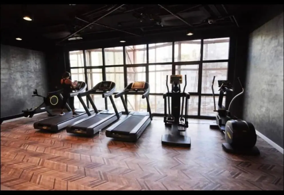 Elegant 2 bedroom apt Sinpas queen gym pools