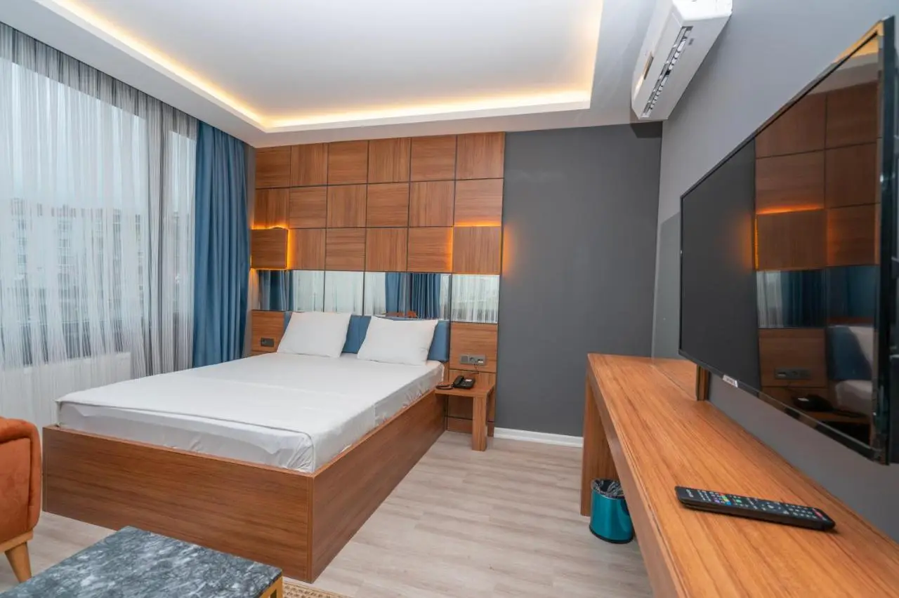 Center Suite
