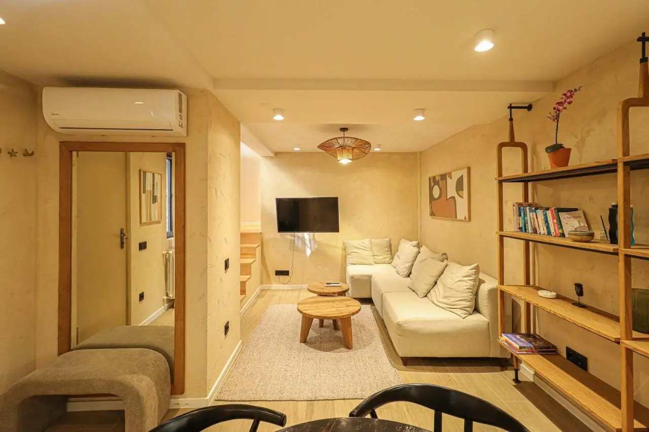 Newly Designed 2BR Apartment In Center-By Wehost