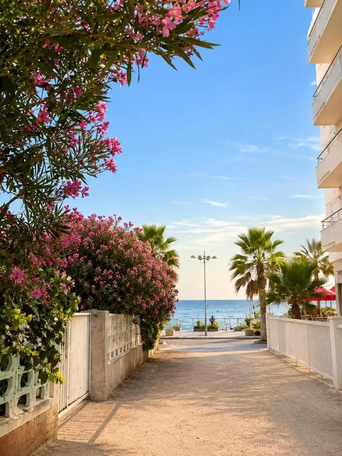 Flors Apartments