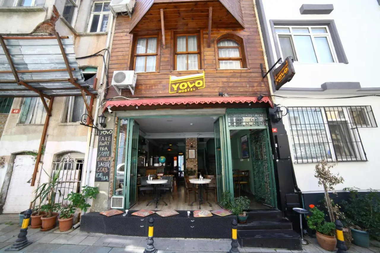 YOLO Hostel