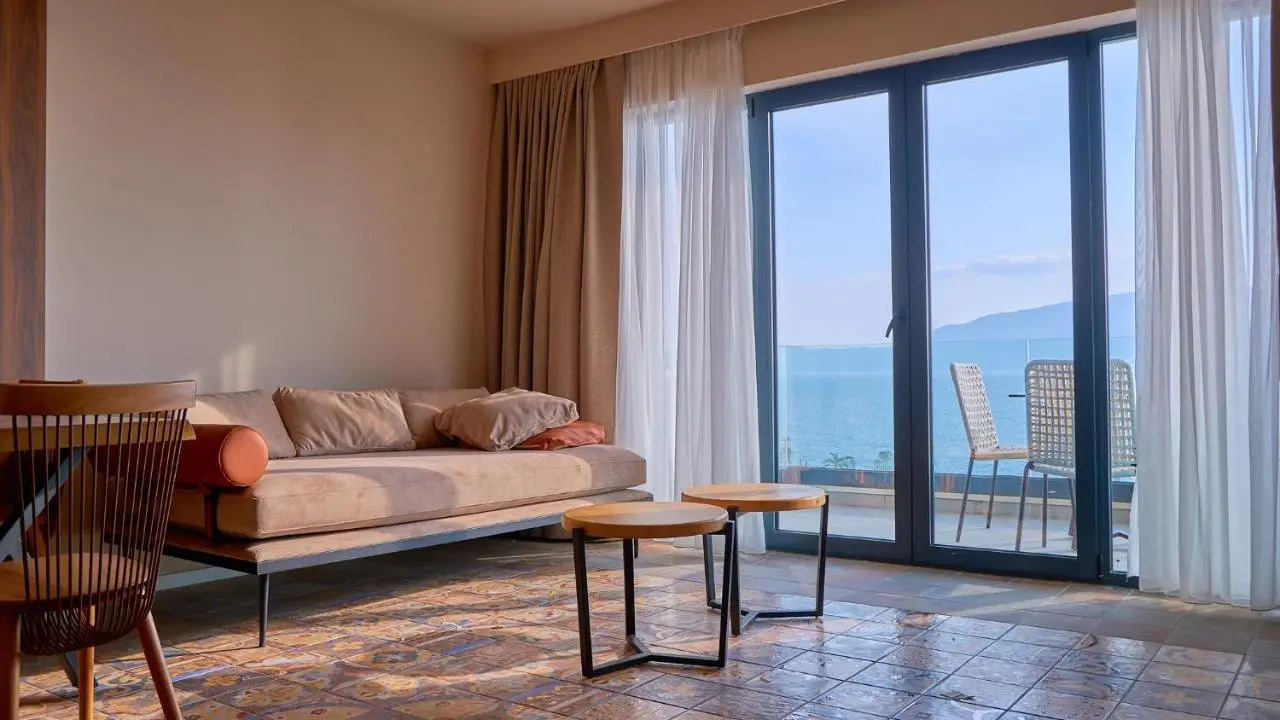 Azar Luxury Suites