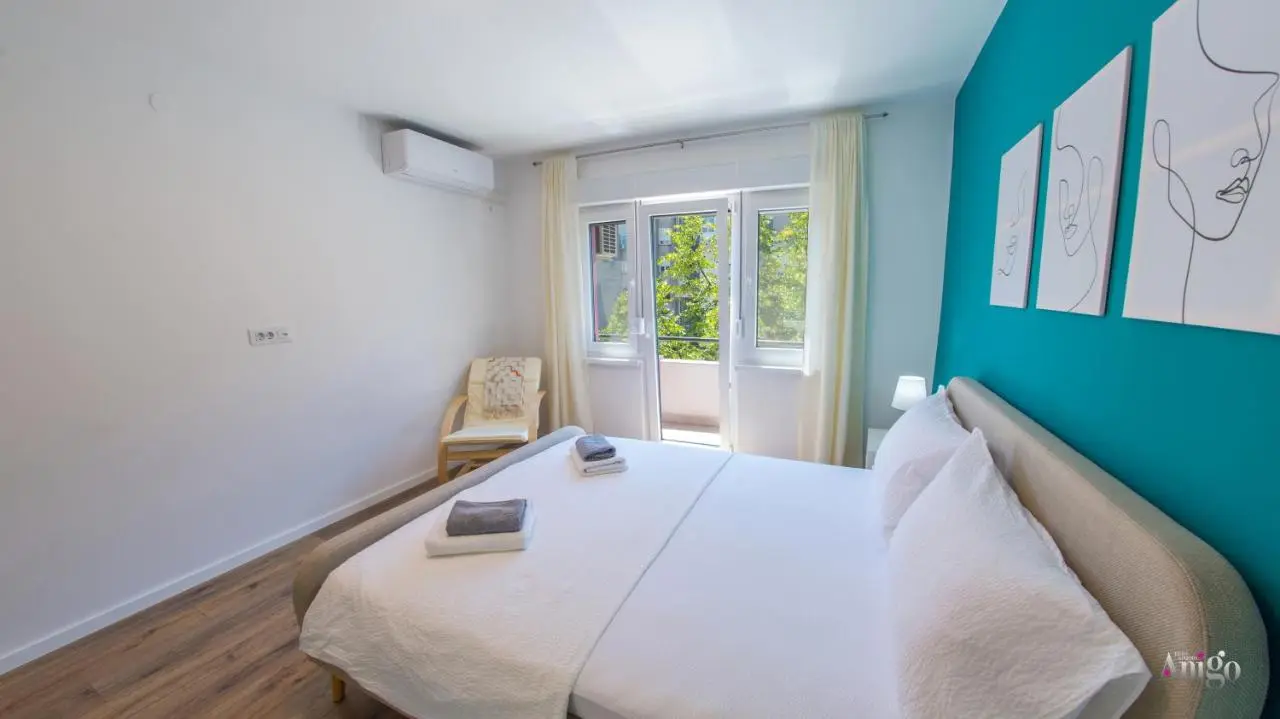 Apartment Dreaming In Color