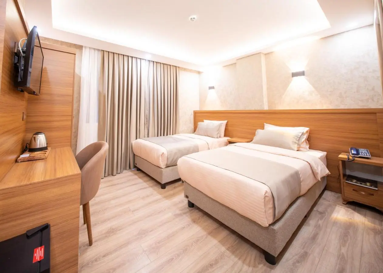 Zirvesta Otel