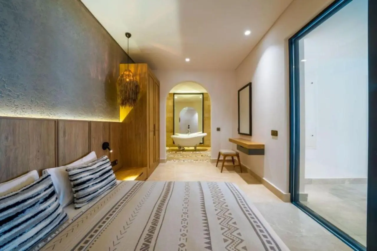 Lures Hotel