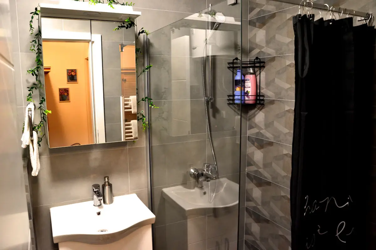 Beautiful Artistic Apartment with  free parking
