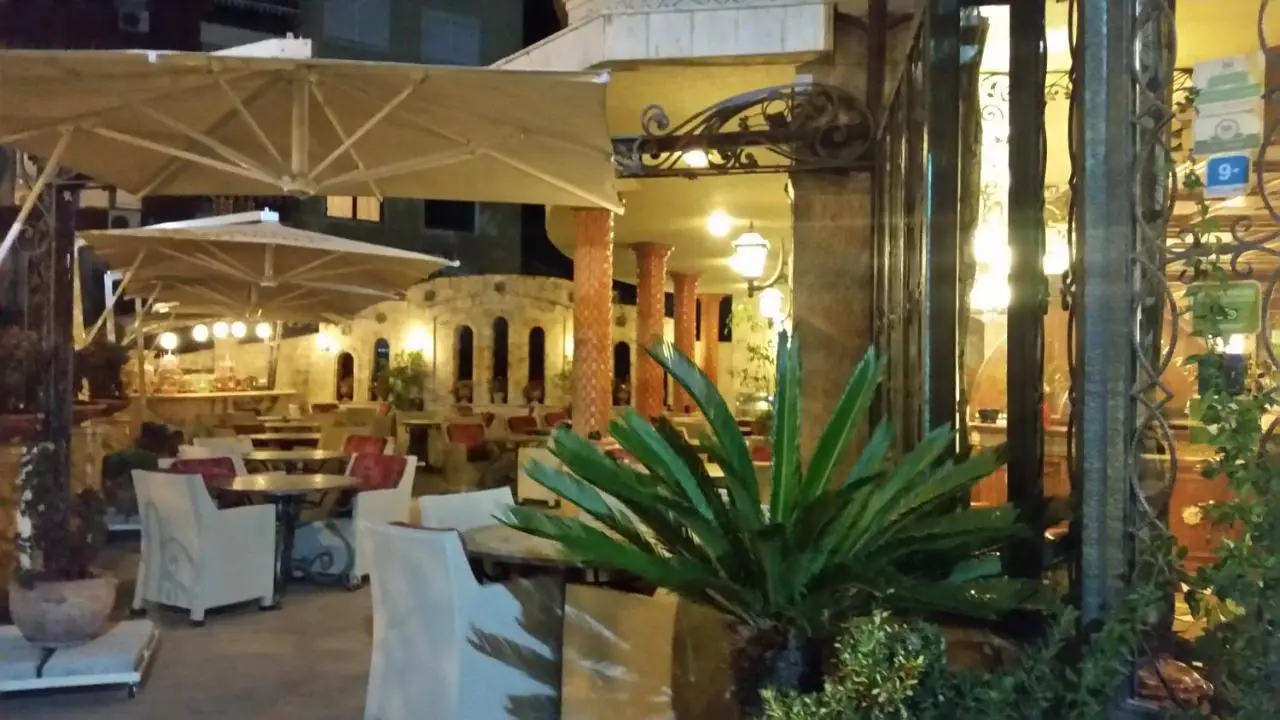 Dinasty Hotel