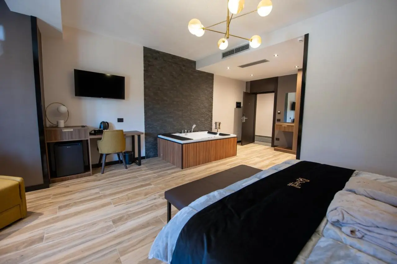 PineHill Hotel, Restaurant , Pool & Spa - RAZEM