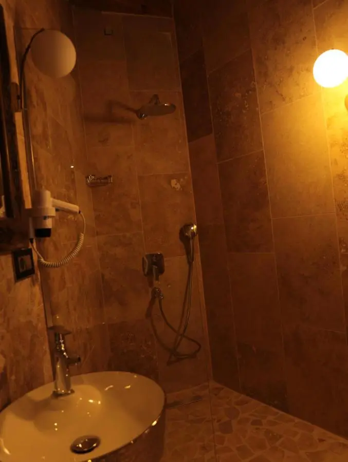 Hira Cave Hotel