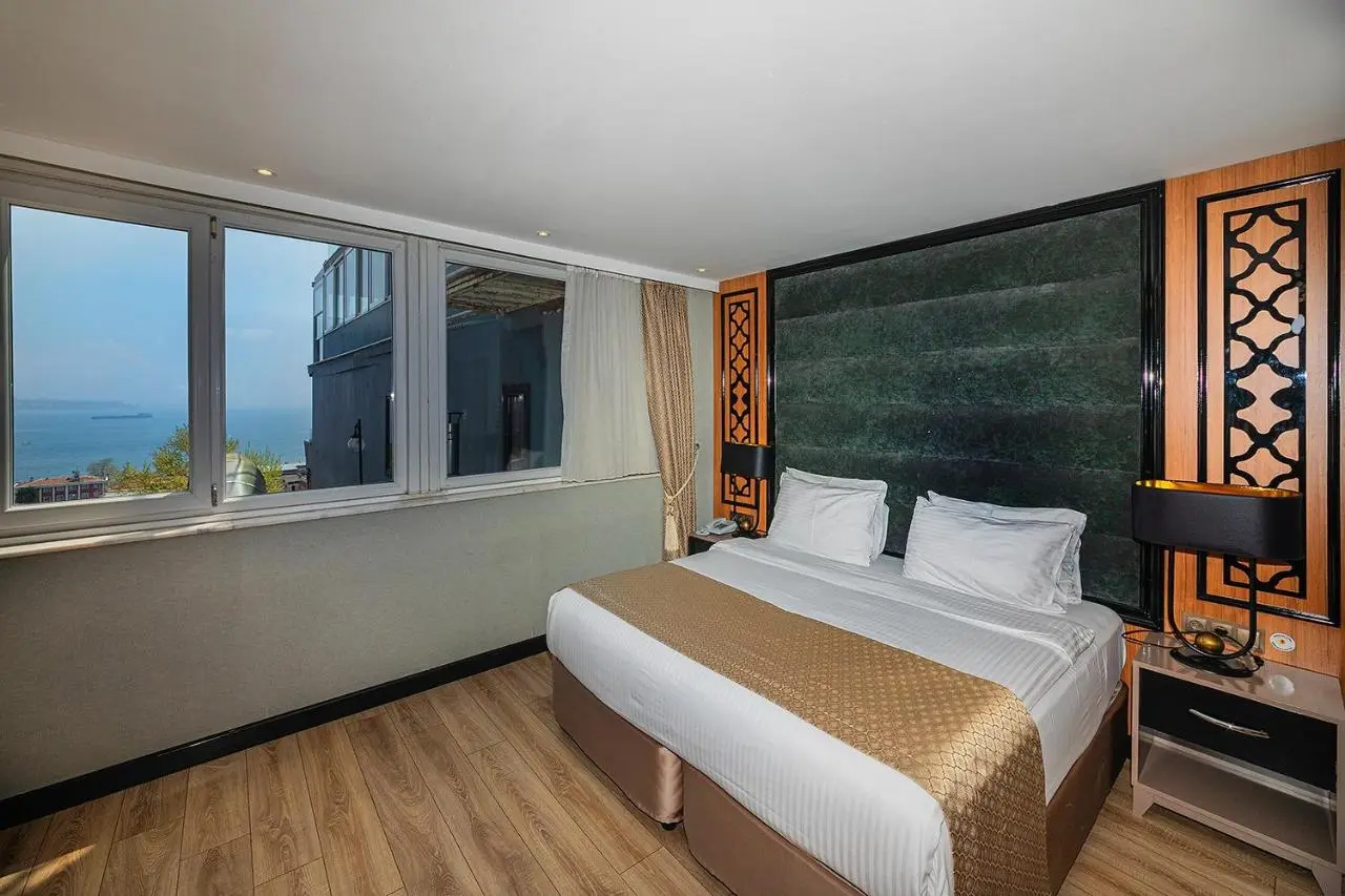 Aristocrat Hotel