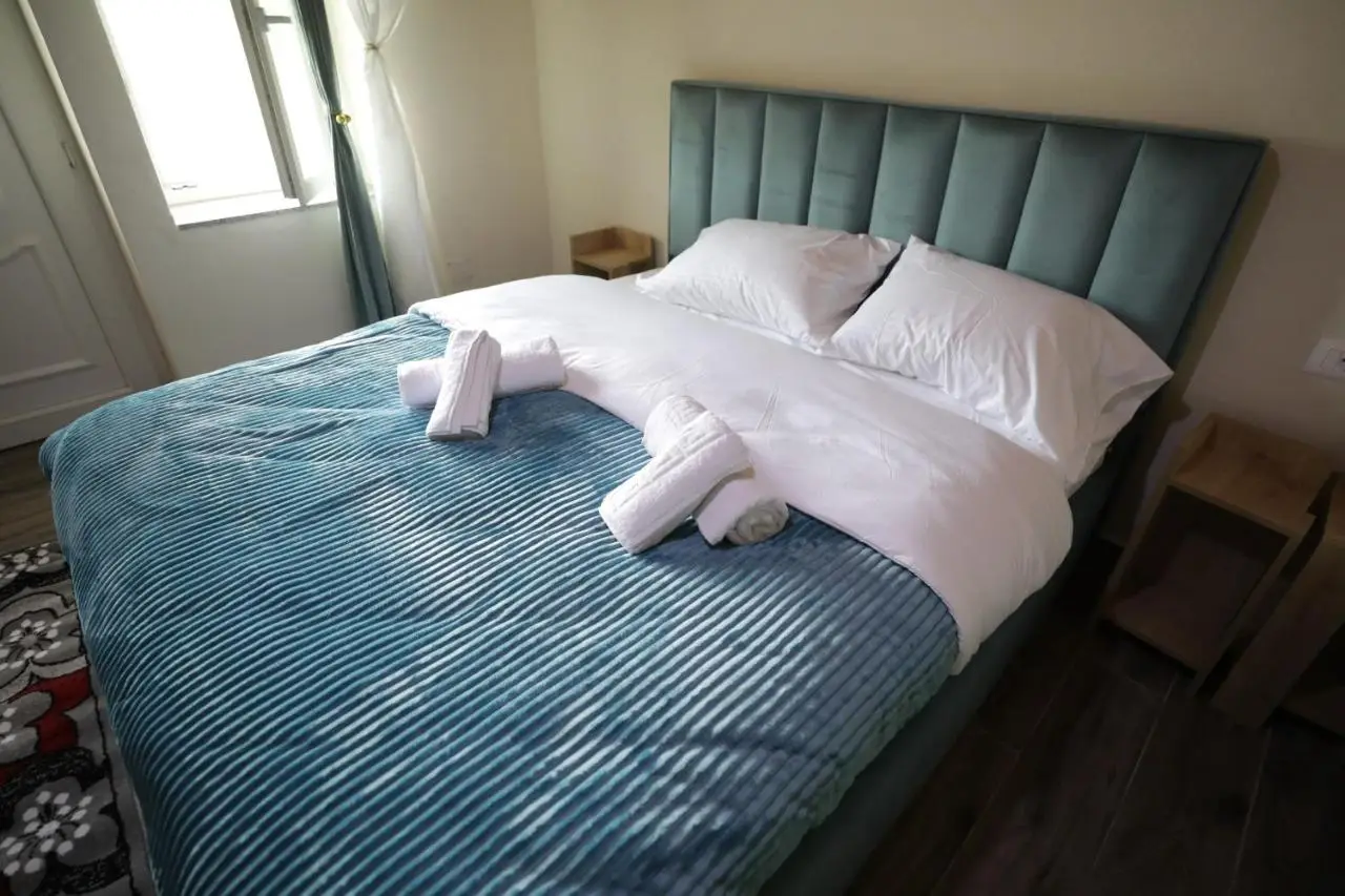 Thethi 360 grade - Camping & Rooms