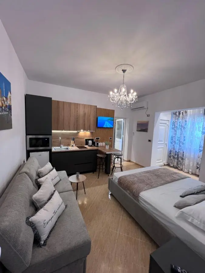 White Star Villa - Studio Apartments with Parking