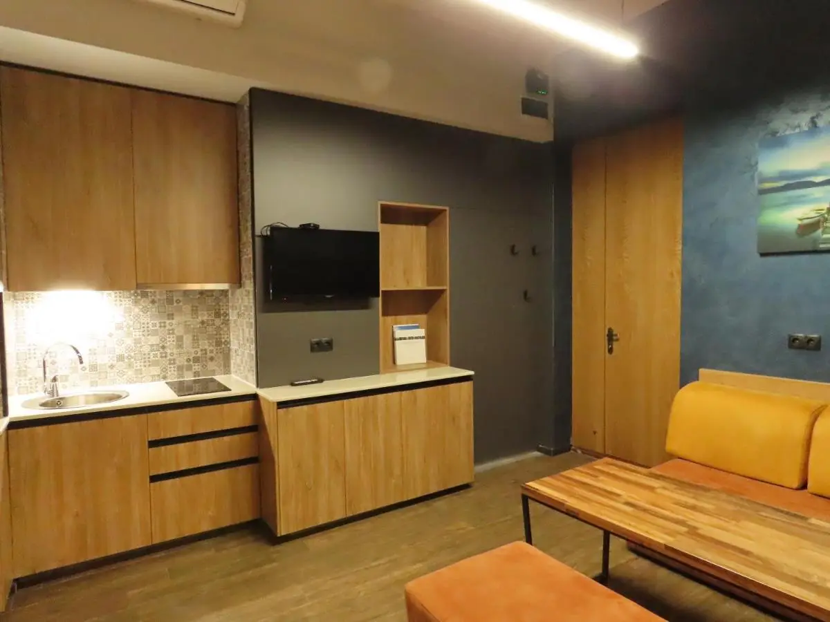 2BR loft apartment near Liberty square