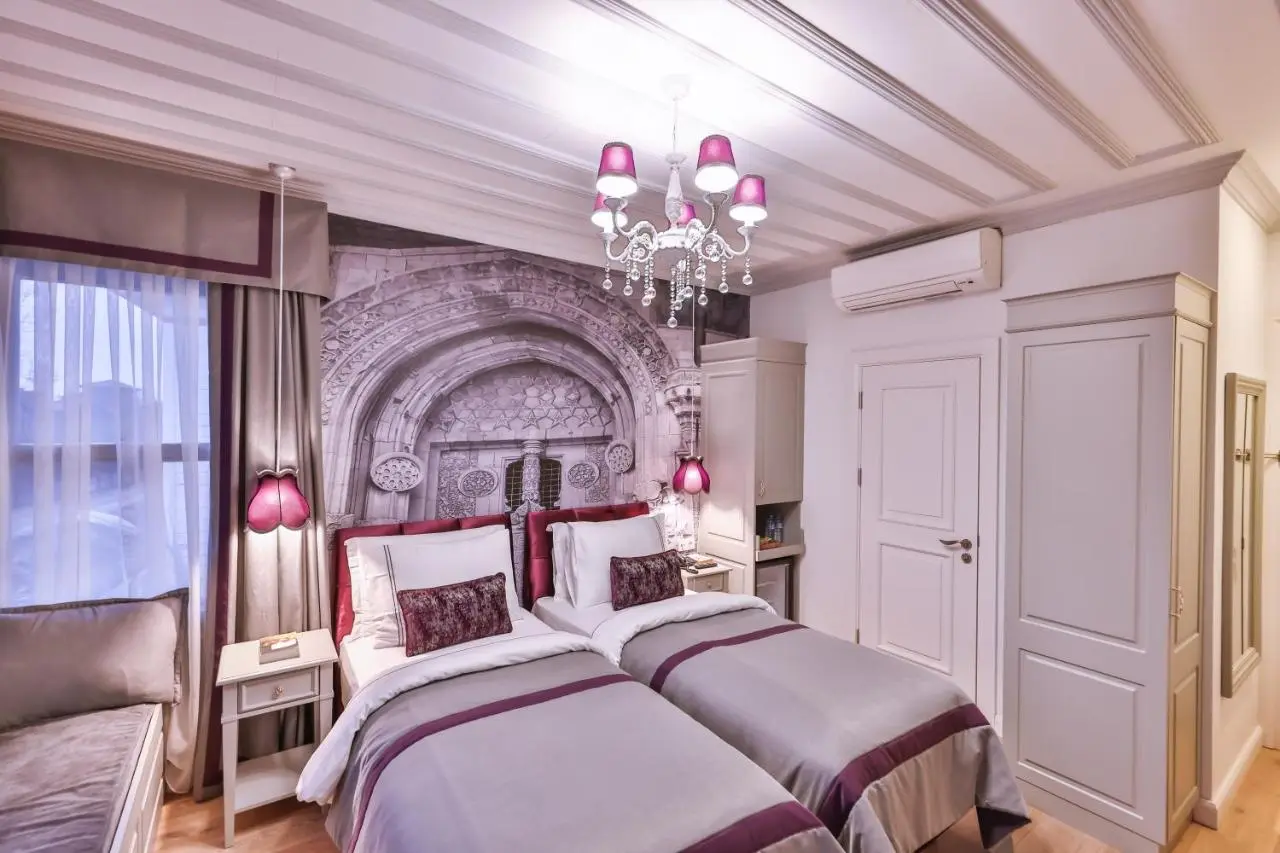 9 Doors Hotel