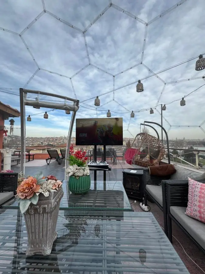Waterfront Villa by the Tram - Private Terrace with Dome & Golden Horn View in Fatih
