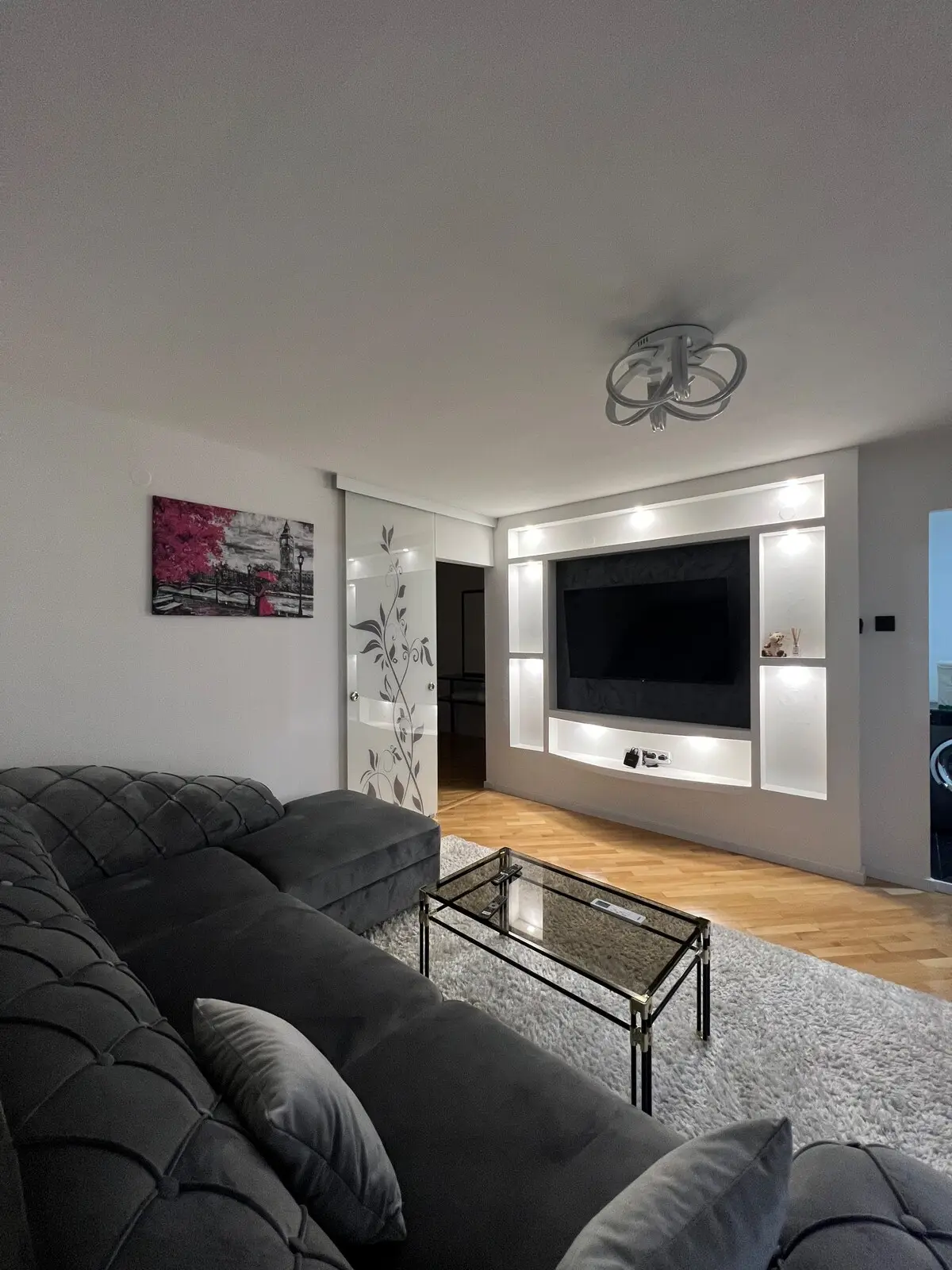 Luxury fresh renovated apartment