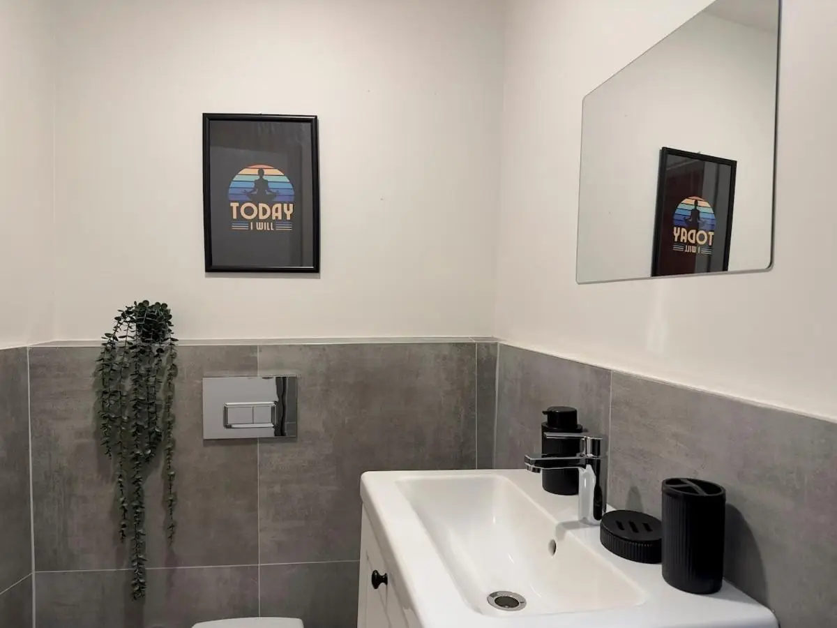 Stunning 2BR 2Bath near Metro - YM 1