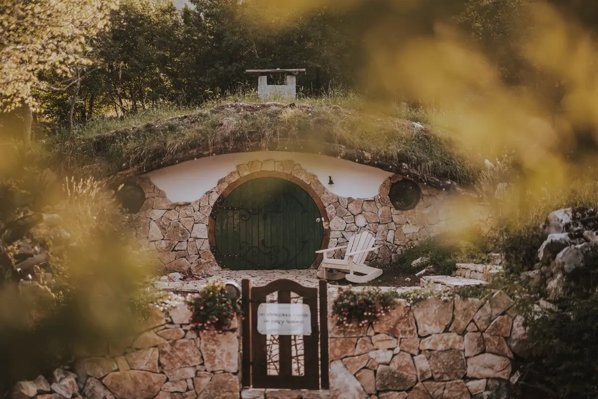 Hobbit House Mostar – Magical Underground Stay