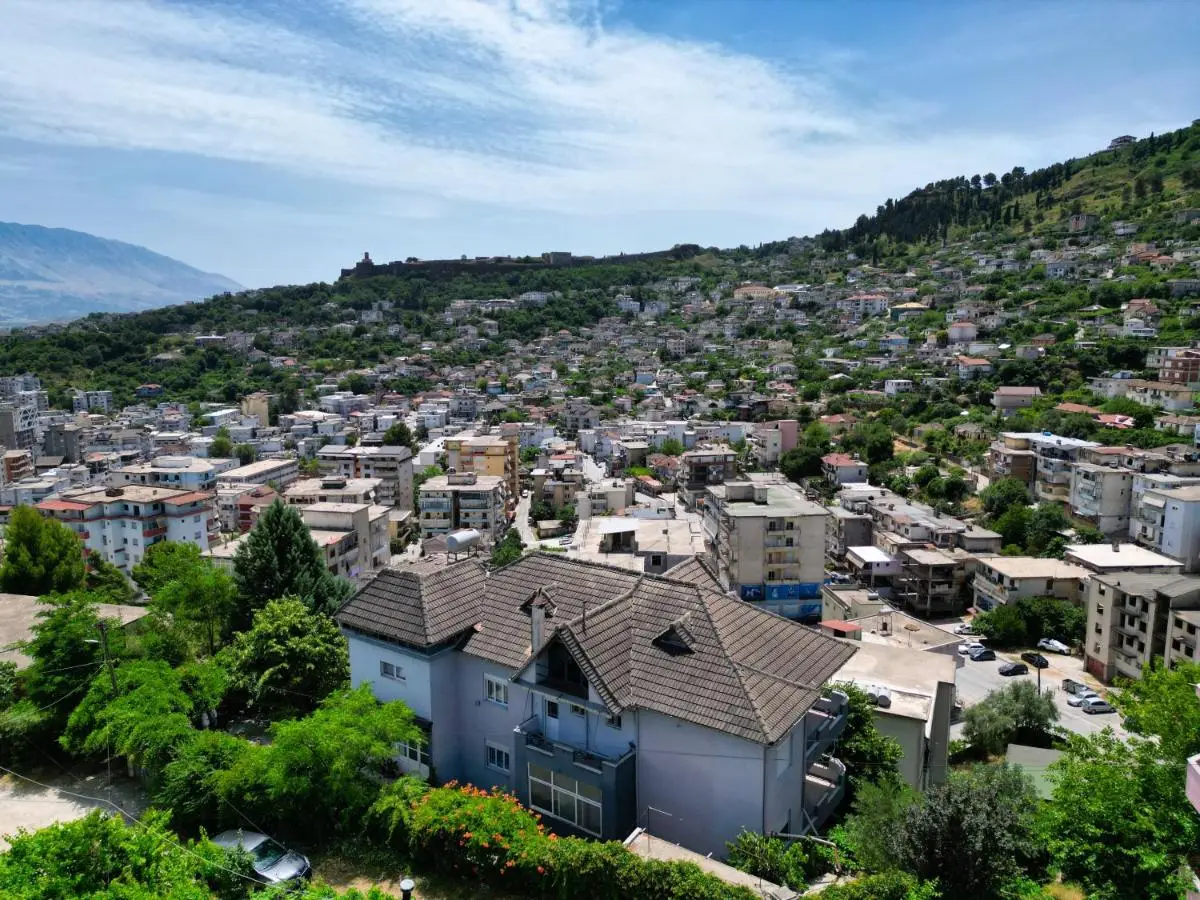 Vila Banushi