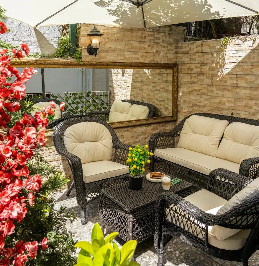 Royan Suites