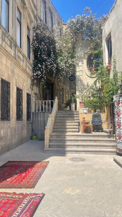 Cozy Old City Apartment