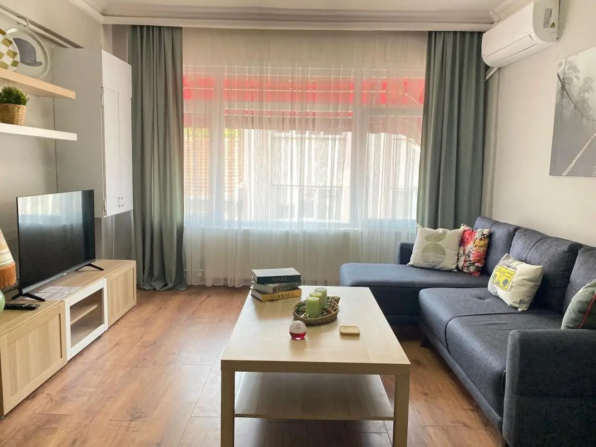 Kadıköy ün Kalbinde Tarihi Rahat Sessiz Daire