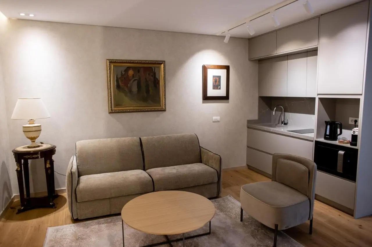 Seven Luxury Suites