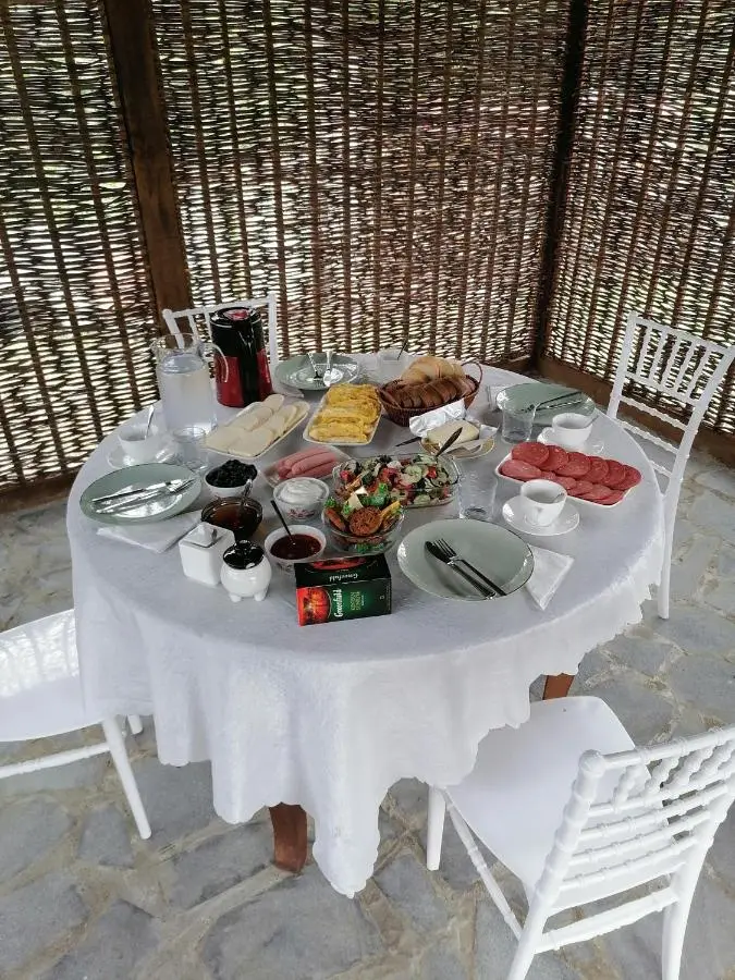Villa Obcha - Whispering Vines Guesthouse