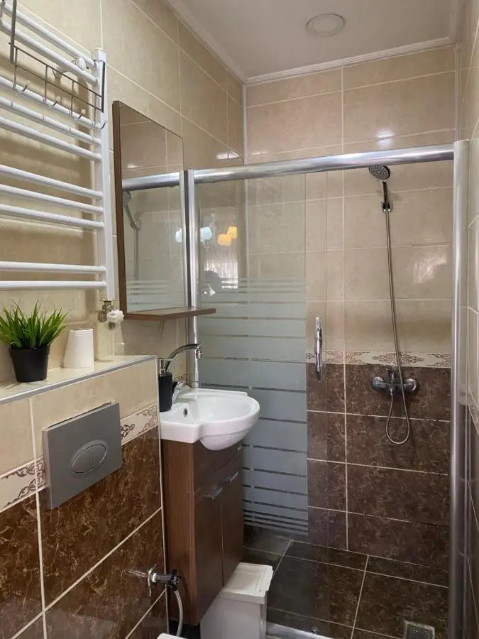 Omar Suite 360