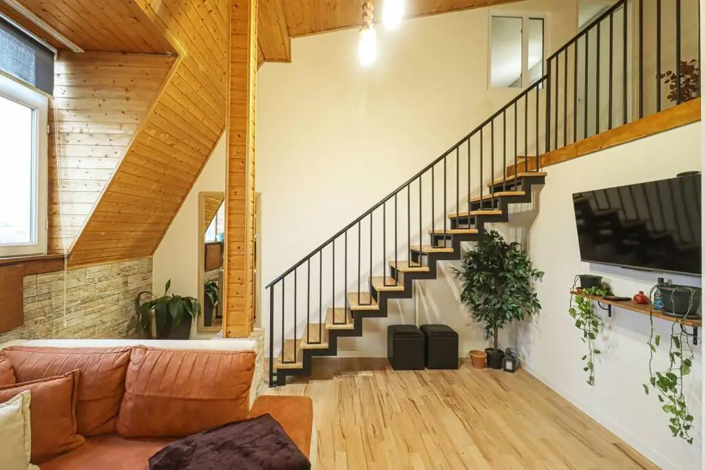 Cosy Central 2-BR Apartment-By Wehost