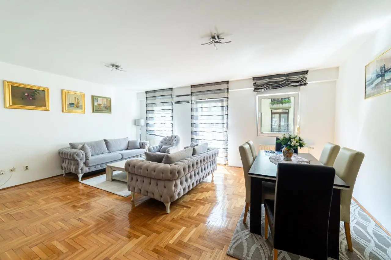 CityCenter Cekalusa Two bedroom Apartment with garden