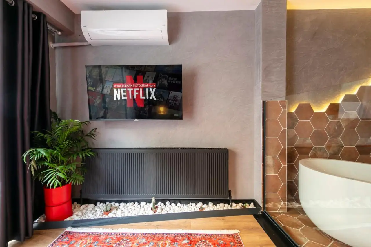 Hexa Suites Hotel