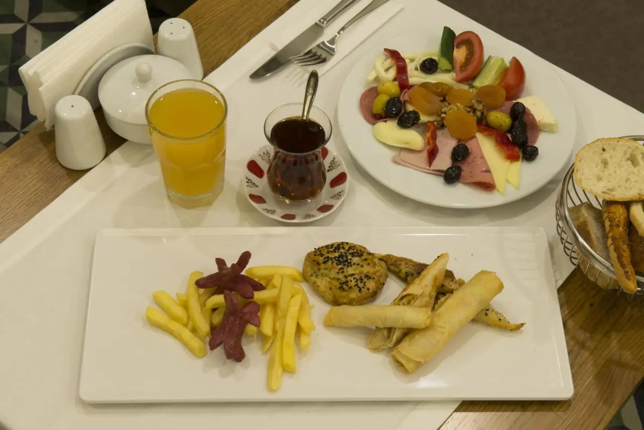 Cumbali Plaza Hotel