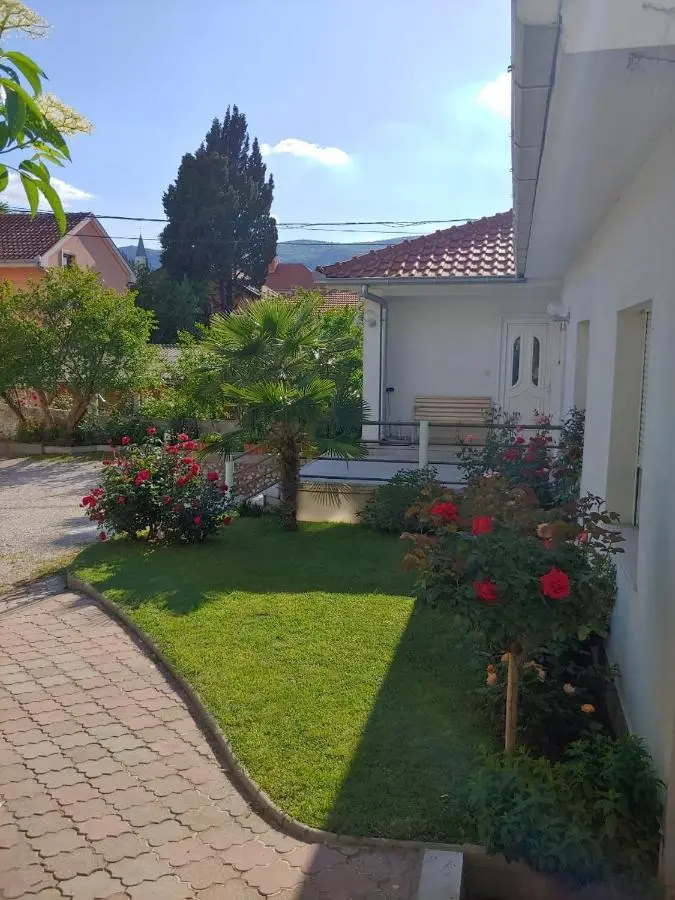 Apartments Tulipan - with free private parking garage