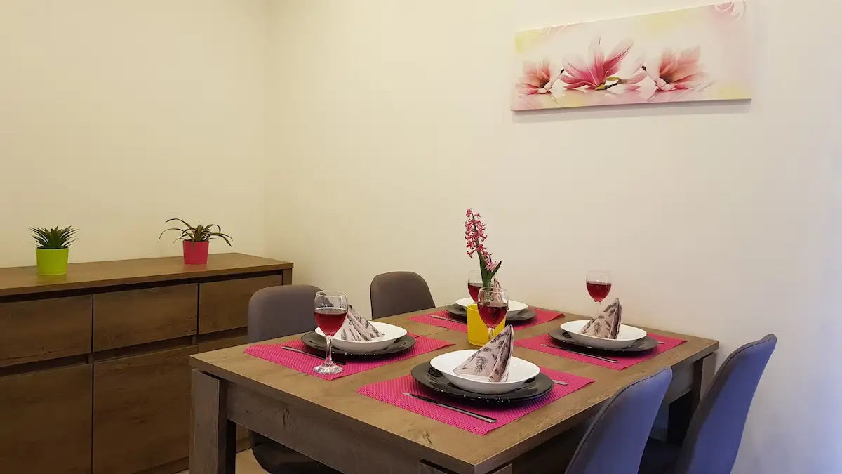 Charming rooftop apartment, EXCELLENT LOCATION