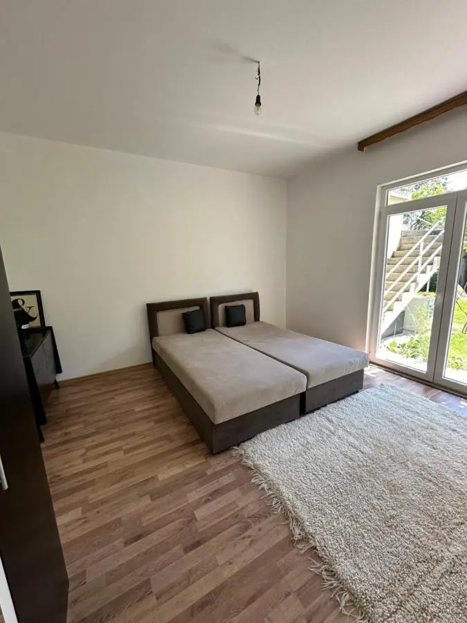 Large Apartment with beautiful Garden 5 minutes away from Airport at Karla Mijića 31