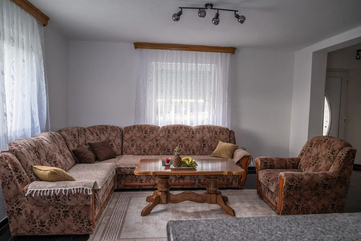 Beautiful 2BDR Nest near Una
