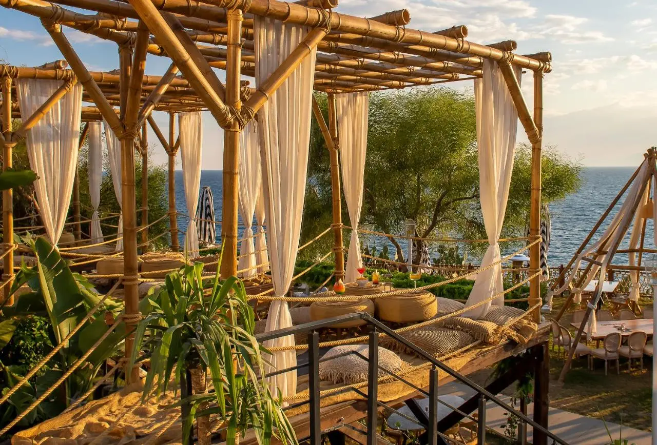 Lucky Monkey Hotel