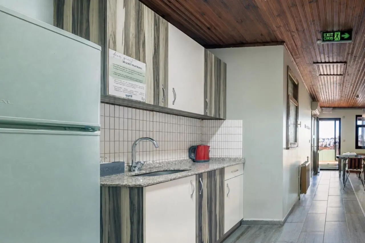YOLO Hostel