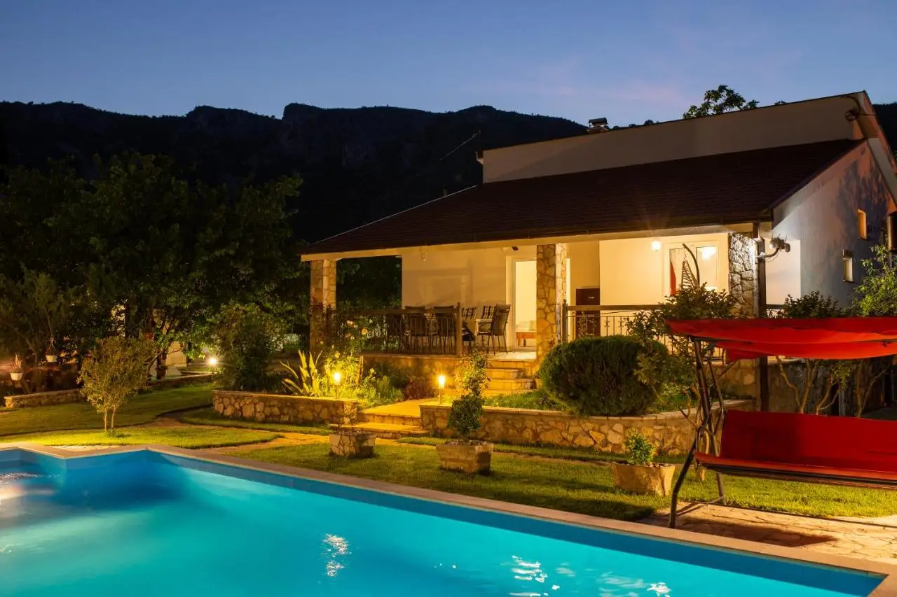Villa Gana-Green Oasis with Heated Pool
