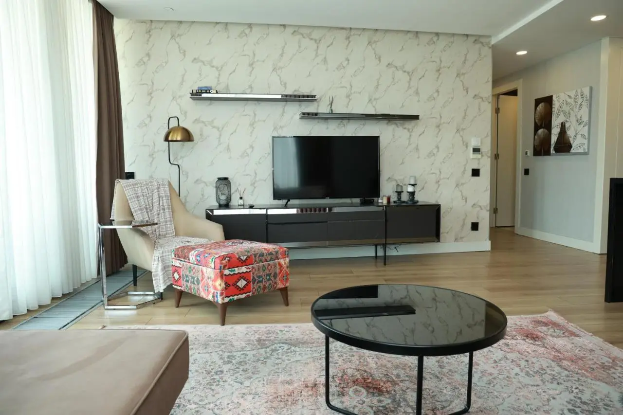 Deluxe 2BR Apartment Balcony 420